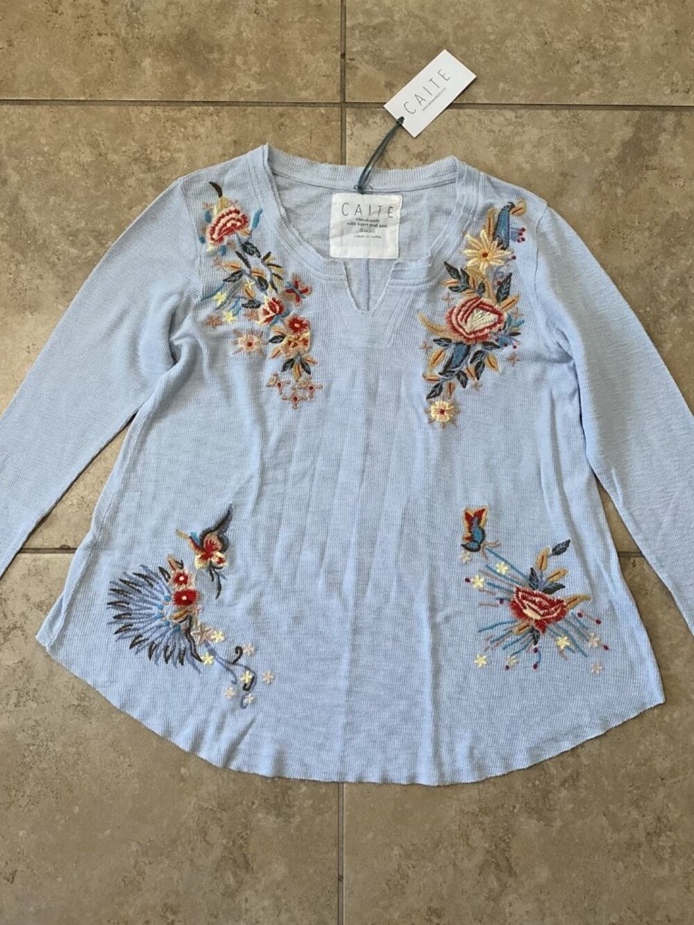 NWT Caite Greer Top Embroidered Floral Split Neck Knit Oxford Blue S Small Kyla - Picture 3 of 16